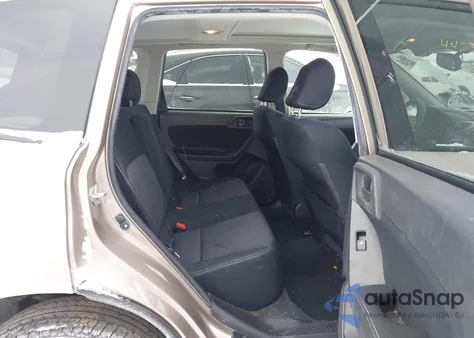 2015 Subaru Forester 2.5I Premium z USA, uszkodzony, nr VIN JF2SJAFC2FH532679